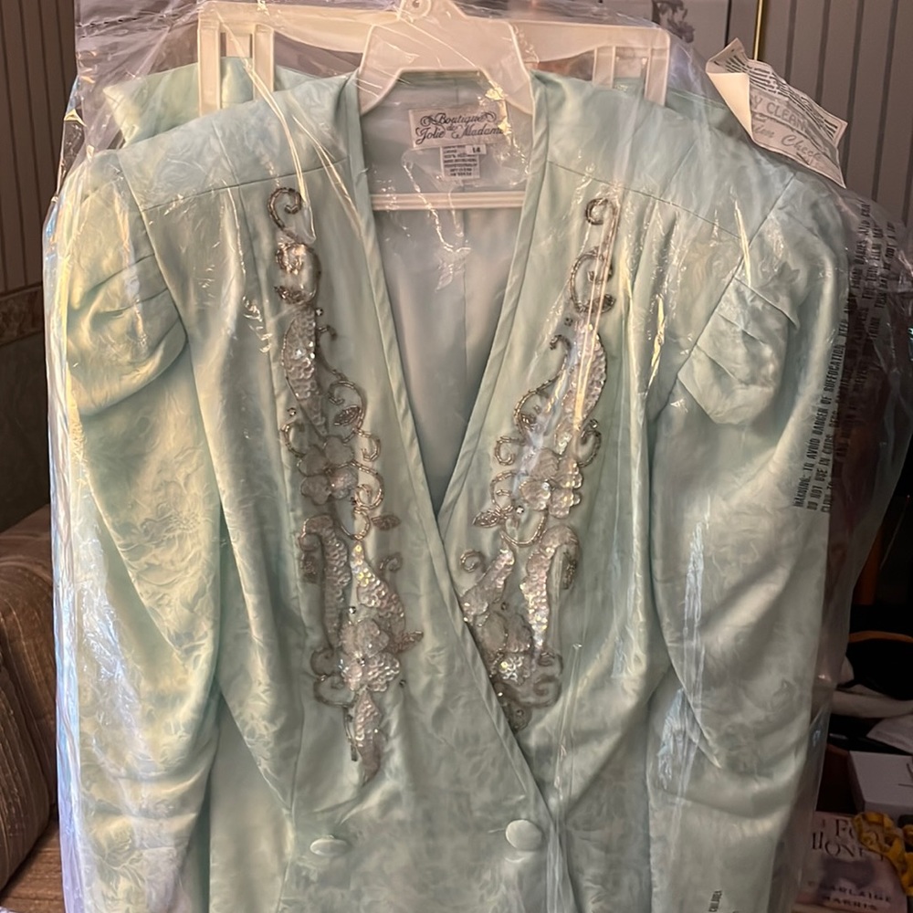 Stunning Vintage mother of the Bride suit from the boutique de Jolie Madame
